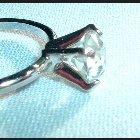 Vintage U & Arrow signed white glass solitaire - Picture 4 of 6